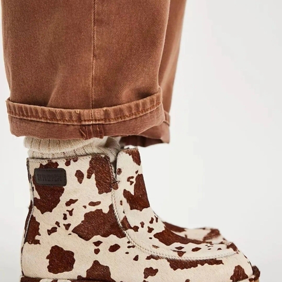Free People Shoes - NIB Free People Lowland Mocc Brown and Cream Ankle Boots